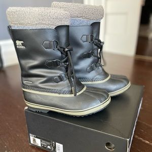 Sorel winter boots size 7 only worn twice.